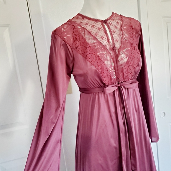 VASSARETTE maxi nightgown with sheer robe 32 - Picture 2 of 8